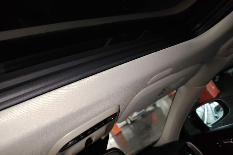 Used Volvo XC60 2019 T5 4x4 Smart Edition China VI Standard Headliner