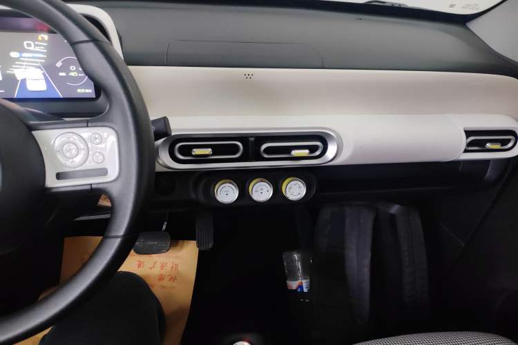 Used Wuling Hongguang MINIEV 2024 3rd Generation 215km Youth Edition Audio And AC Panel