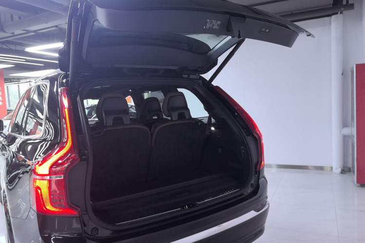 Used Volvo XC90 2023 B6 Zhiya Luxury 7-Seater
