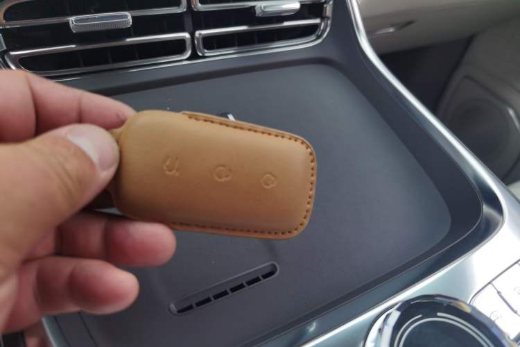 Used Geely Galaxy M9 2025 Model 230km Two-Wheel-Drive Exploration Edition Vehicle Key