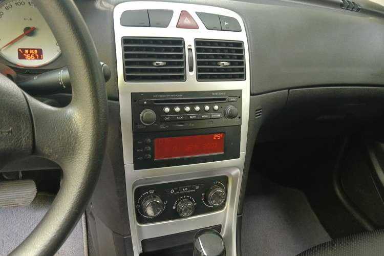 Used Peugeot 307 2012 Hatchback 1.6L Automatic Comfort Edition
