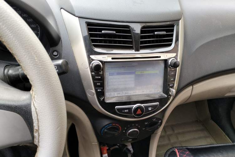 Used Hyundai Verna (older generation) 2014 1.4L Manual Smart GLS Trim