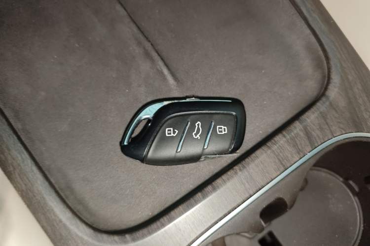 Used Roewe D7 2023 DMH 125km Excellence Edition