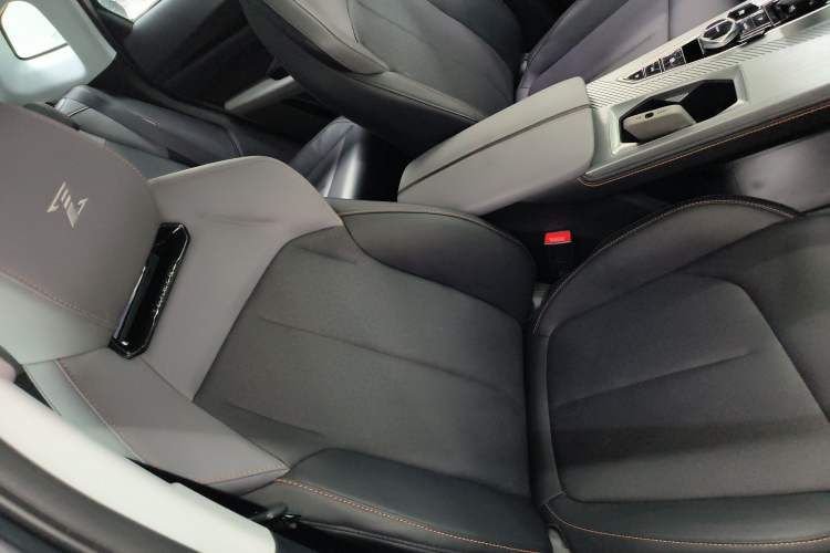 Used CHANGAN OSHAN Z6 2023 Blue Whale 1.5T DCT Smart Edition Right Front Seat