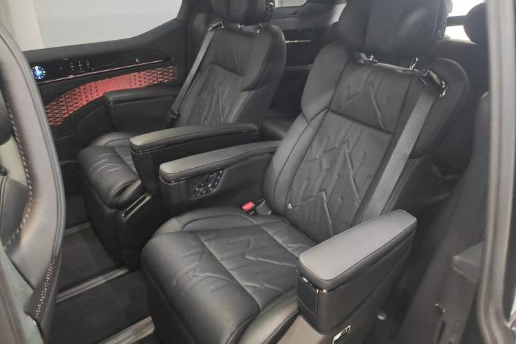 Used Zeekr 009 2024 7-Seater Walk-Through Version Four-Wheel Drive 108 kWh
