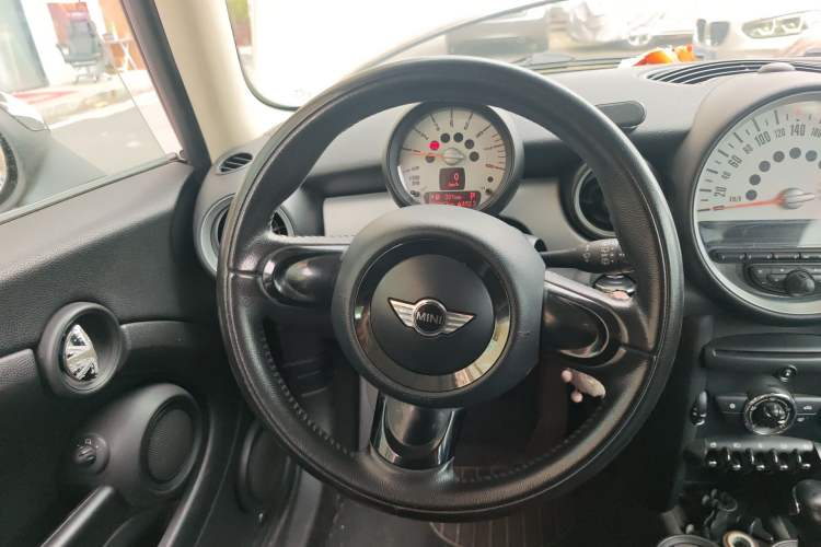 Used MINI 2011 1.6L ONE
