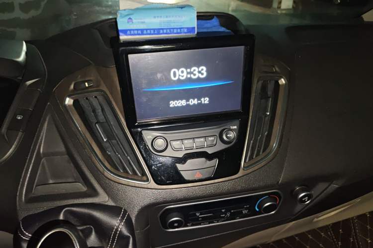 Used Ford Tourneo Custom 2016 2.0T Manual Elite Version Audio And AC Panel