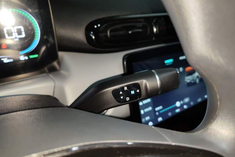 Used Leapmotor T03 2022 Agate Edition Gear Lever