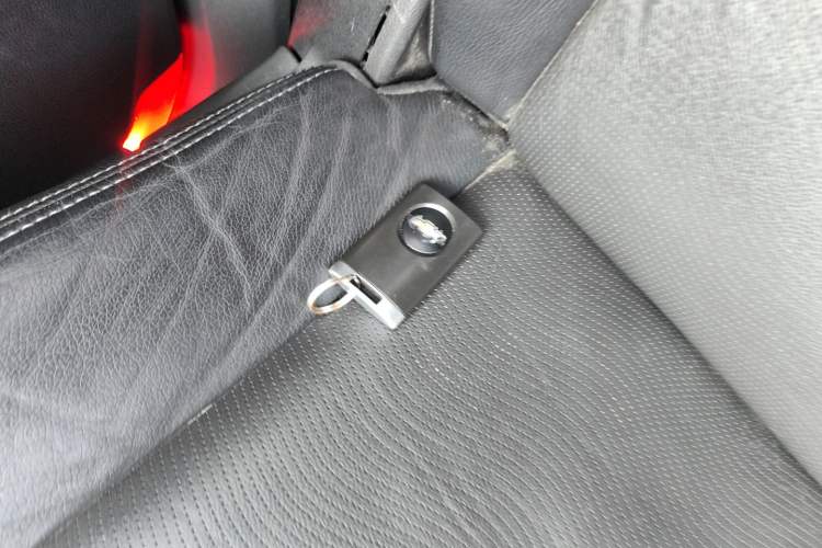 Used Chevrolet Captiva 2015 2.4L 4x4 Flagship Edition 7-Seater
