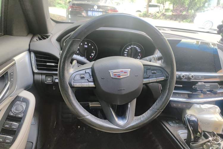 Used Cadillac CT5 2020 Revised 28T Platinum Sport Edition Steering Wheel