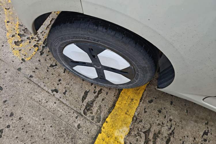 Used Wuling Hongguang MINIEV 2024 3rd Generation 215km Advanced Version Right Rear Wheel Hub