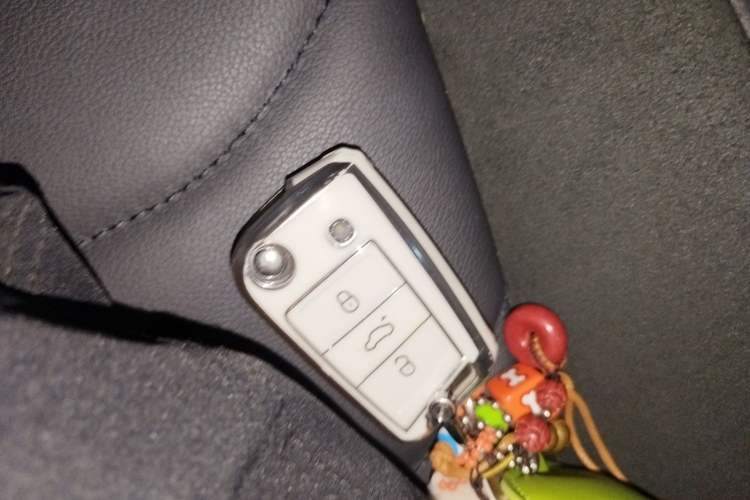 Used Volkswagen Tiguan L 2019 Updated Version 330TSI Automatic Two-Wheel Drive Panoramic Comfort Edition China VI Standard Vehicle Key