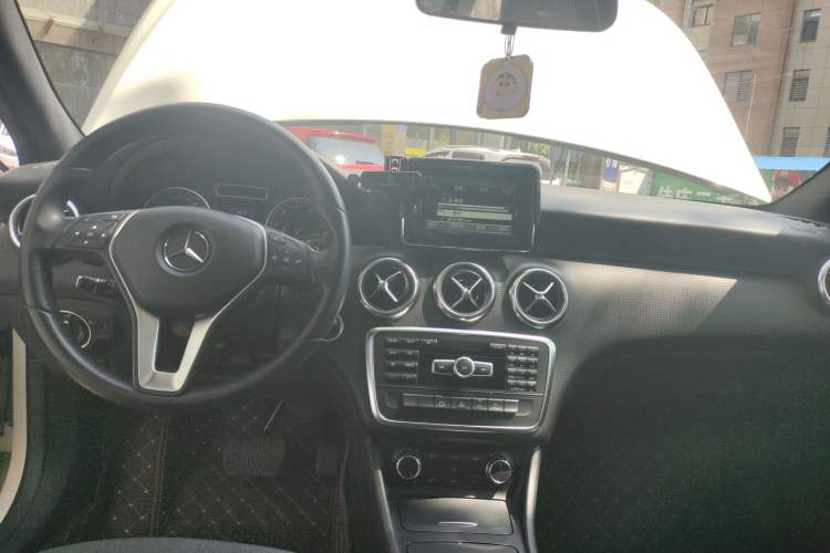 Used Mercedes-Benz A-Class 2013 A 180 Fashion Model Center Console
