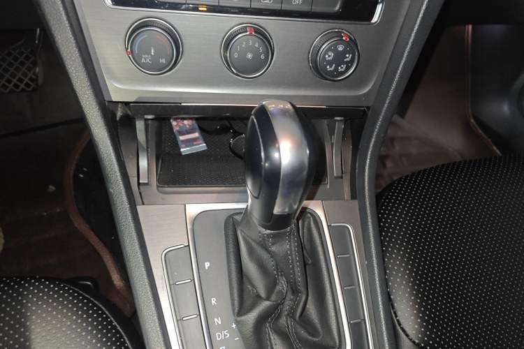 Used Volkswagen Golf 2016 230TSI Automatic Comfort Version
