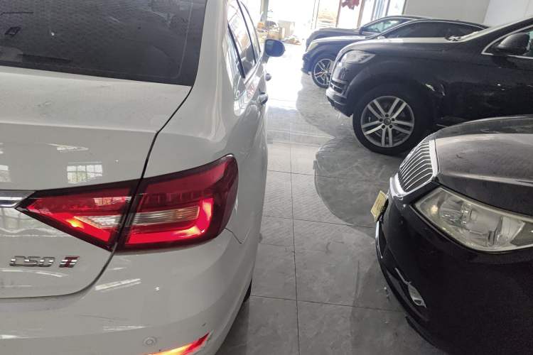 Used Great Wall C50 2014 Upgraded Model 1.5T Manual Comfort Version
