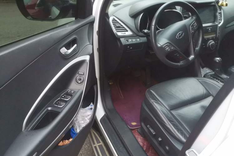 Used Hyundai Santa Fe 2013 2.4L Automatic Two-Wheel Drive Smart Version
