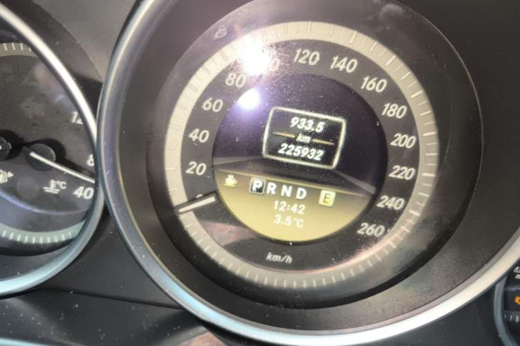 Used Mercedes-Benz C-Class 2010 C 180K Classic model