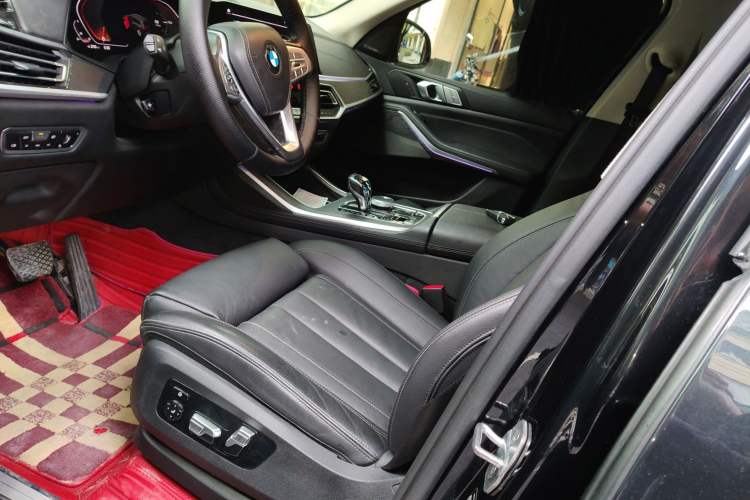 Used BMW X7 2019 xDrive40i Luxury Package with Leading Features Left Front Seat