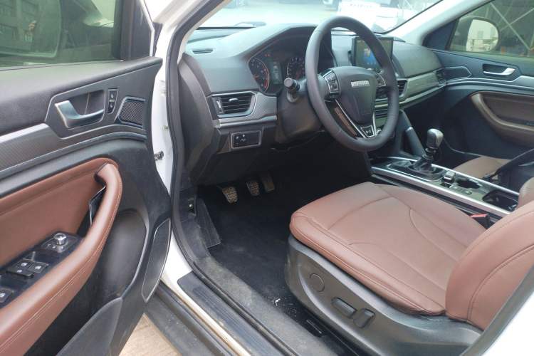 Used Haval H6 2021 Sport Edition 1.5T Manual Elite Smart Connectivity Model with Hexagonal Grille Driver Seat