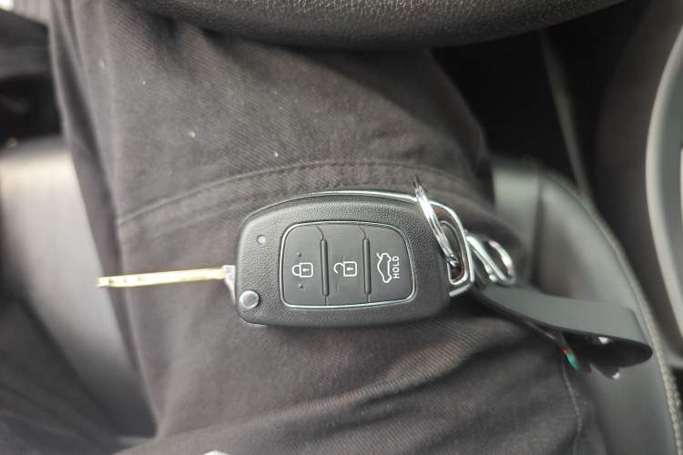 Used Hyundai Elantra (5th Generation / Langdong) 2016 1.6L Automatic Smart Version