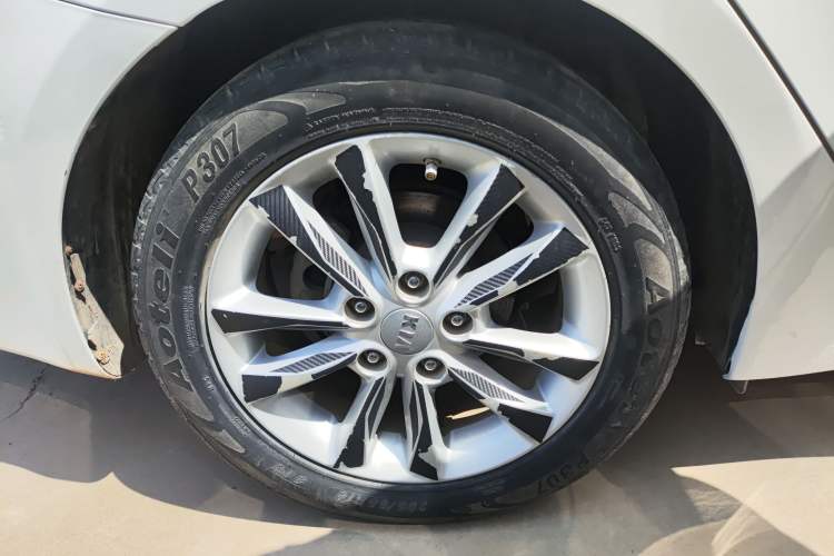 Used Kia K3 2016 1.6L Automatic GLS Right Rear Wheel Hub