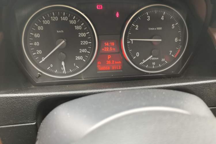 Used BMW X1 2015 sDrive18i Leading Edition Odometer Close Up