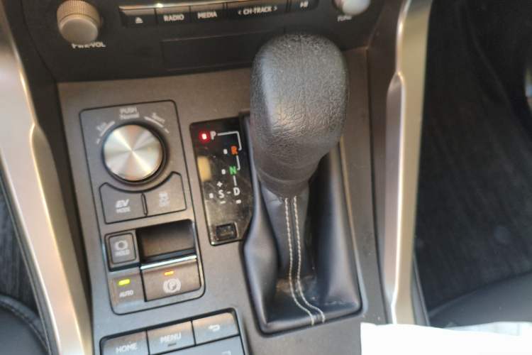 Used Lexus NX 2018 300h Front-Wheel-Drive FENGSHANG Version China V Emission Standard
