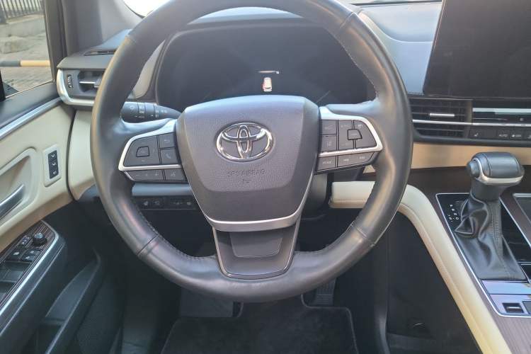 Used Toyota Granvia 2023 2.5L Hybrid Prestige PLUS Edition Steering Wheel