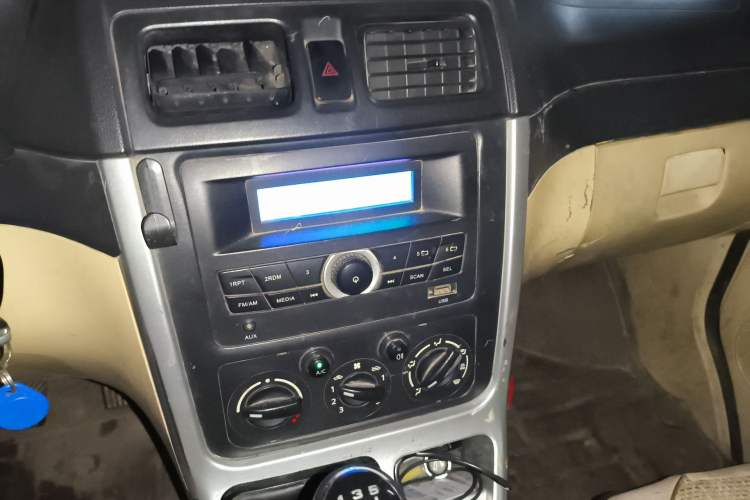 Used CHANGAN KAICHENG Ruixing M70 2017 1.5L Comfort-Style Liftback Door DAM15DL Audio And AC Panel