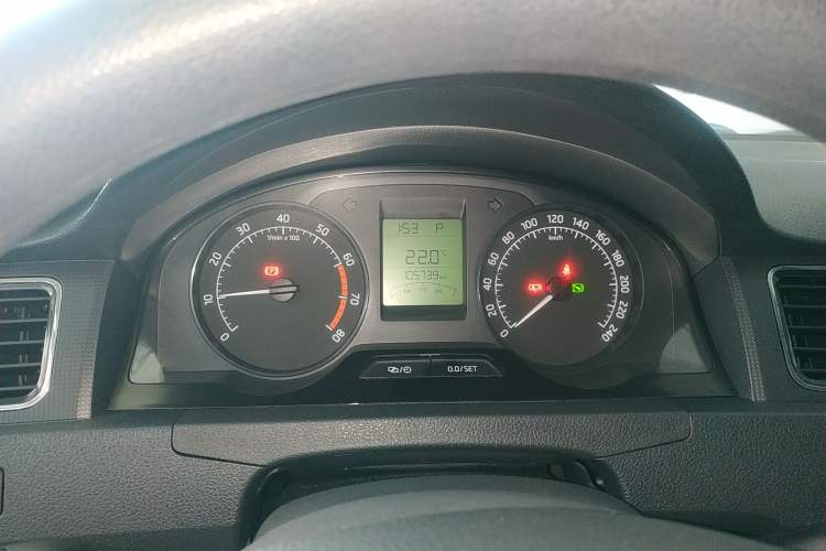 Used Skoda Rapid 2013 1.6L Automatic Smart Selection Model