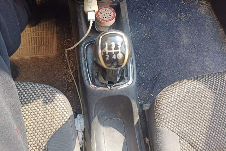 Used FAW Xiali N7 2014 1.3L Manual Sport Prestige Edition Gear Lever