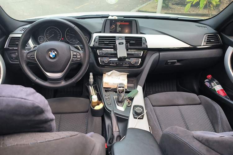 Used BMW 3 Series 2017 320i M Sport Center Console