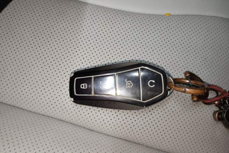 Used BYD Song PLUS New Energy 2023 Champion Edition EV 520KM Flagship Model Vehicle Key