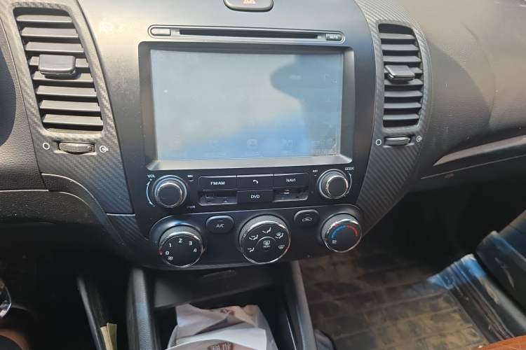 Used Kia K3 2013 1.6L Manual GLS Audio And AC Panel