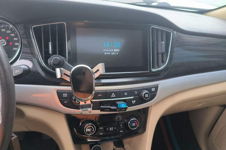 Used Baojun 730 2016 1.8L iAMT Luxury Model 7 Seats
