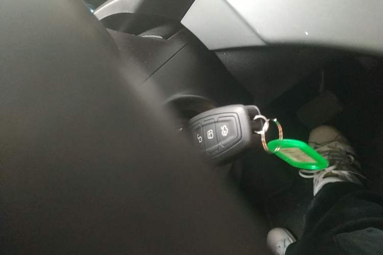 Used Ford Kuga 2013 1.6L GTDi Two-Wheel-Drive Trend Model Vehicle Key