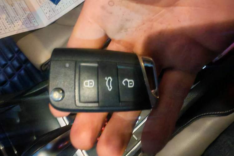 Used Volkswagen Golf 2017 230TSI Automatic Luxury Million-Vehicle Commemorative Edition Vehicle Key