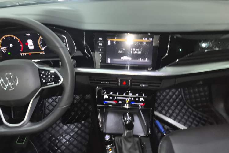 Used Volkswagen Passat 2023 330TSI Starry Elite Edition Audio And AC Panel