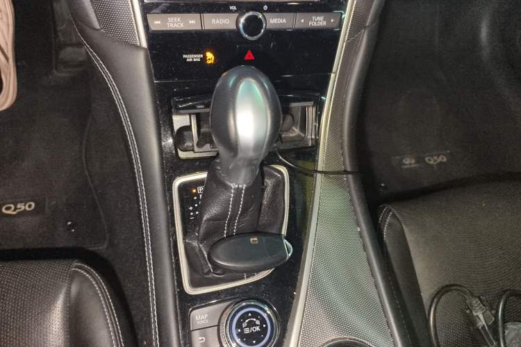 Used Infiniti Q50L 2015 2.0T Enjoyment Edition Gear Lever