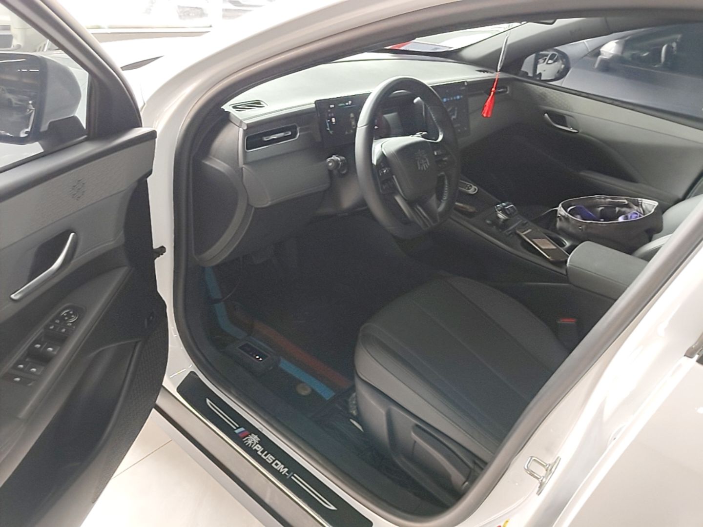 BYD Qin PLUS 2025 DM-i Smart Drive 55KM Leading Model — снимка 18