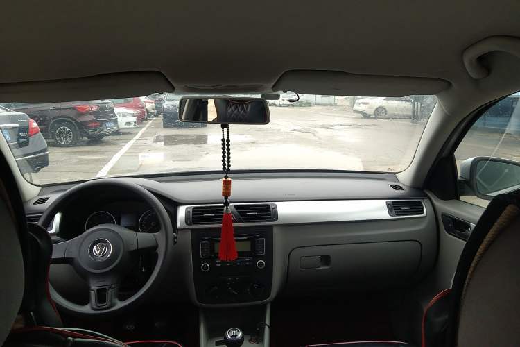 Used Volkswagen Bora 2012 1.6L Manual Fashion Edition Headliner