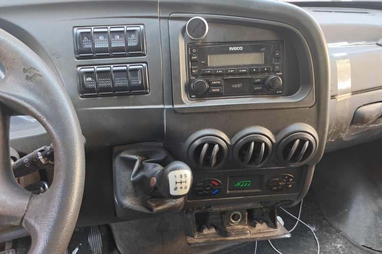 Used Iveco Power Daily 2012 2.5T-A32 Base Version Audio And AC Panel