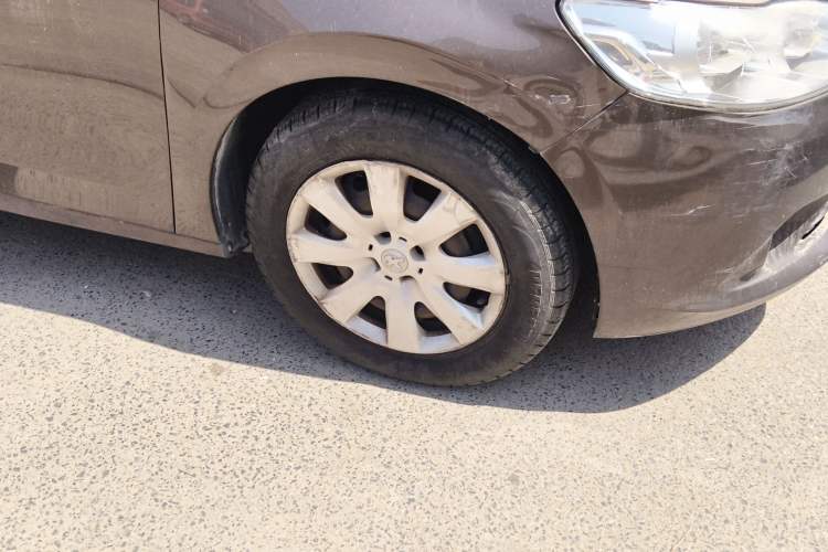 Used Peugeot 301 2014 1.6L Manual Comfort Edition Right Front Wheel Hub