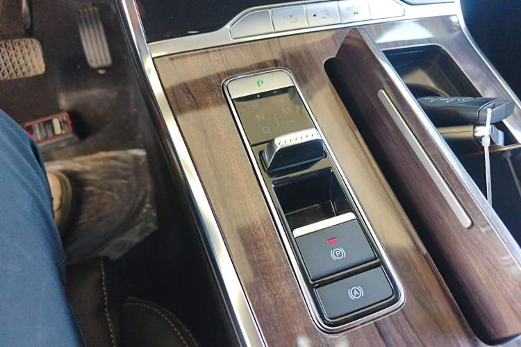 Used EXEED Lanyue 2021 400T Four-Wheel Drive Starlight Pro Edition 7 Seats Gear Lever