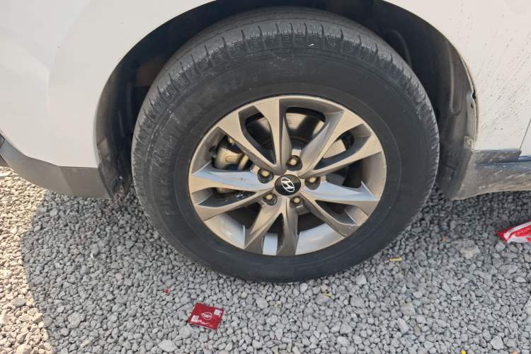 Used Hyundai ix35 2015 2.0L Manual Two-Wheel Drive Comfort Version China IV Standard Left Front Wheel Hub
