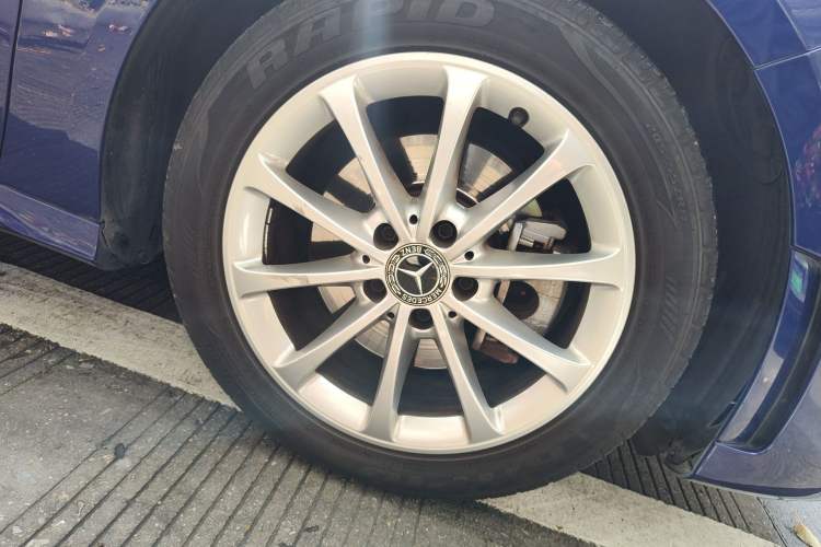 Used Mercedes-Benz A-Class 2020 Restyled A 200 L Sport Sedan Fashion Version Right Front Wheel Hub