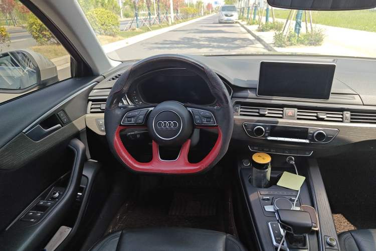 Used Audi A4L 2018 30th Anniversary Edition 40 TFSI Fashion Model Steering Wheel