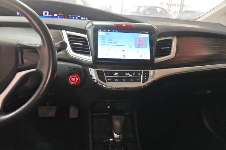 Used Honda Jade 2017 1.8L automatic Comfort version 5 seats Audio And AC Panel