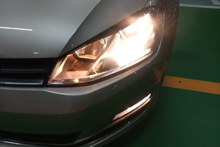 Used Volkswagen Golf 2014 1.6L Manual Fashion Edition
