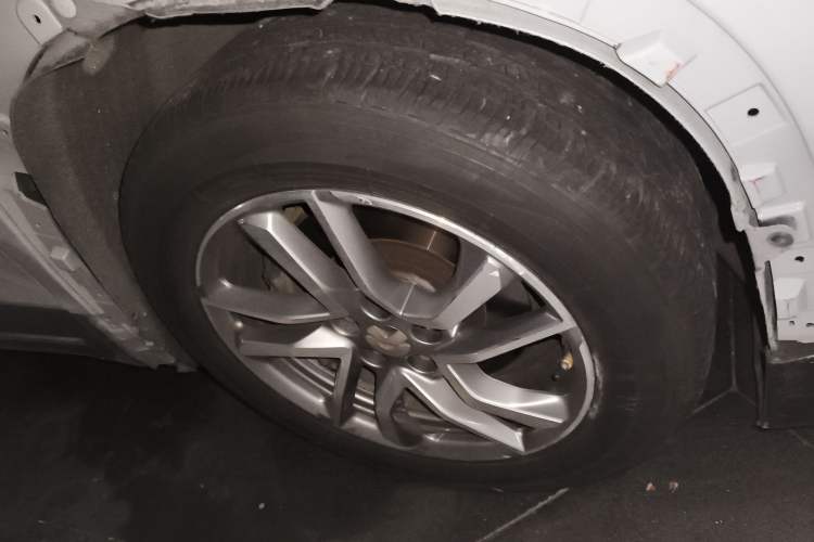 Used Nio EC6 2020 615 km Performance Edition Right Front Wheel Hub